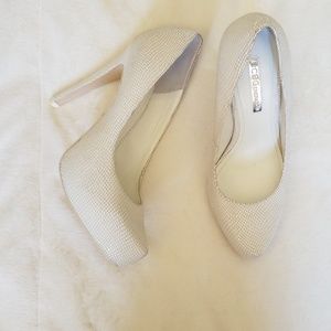Size 7 White Pumps